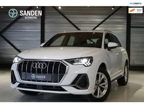 Audi Q3 35 TFSI S LINE|LED|Navigatie|Camera|S line interieur en exterieur|parkeersensoren