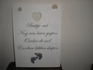 Spreuk voor babykamer op houten bord