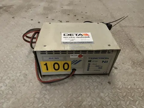 Onbekend 24 Volt 30 Ampere lader