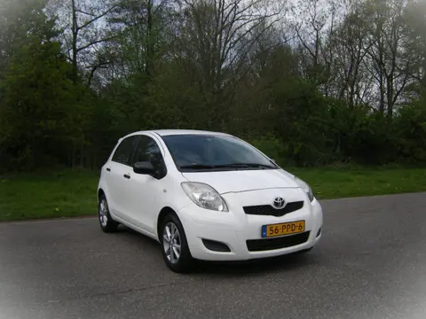 Toyota Yaris 1.3 VVTi Comfort . 5 Deurs . Airco . LMV . Achter spoiler . elc ramen . enz