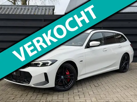 BMW 3-serie Touring 330e M Sport I Facelift I ACC I Blindspot I Carbon I