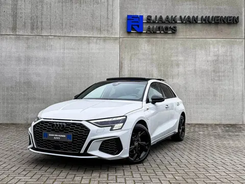 Audi A3 Sportback 40TFSI e 204pk S-Tronic Competition S Edition S-Line Pano|S-Kuipstoel|Ambiance|Mat
