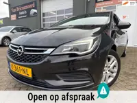 Opel Astra 1.0 Business+ met parkeersensoren en navigatie en cruise controle en bluetooth telefoon /