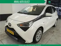 Toyota Aygo 1.0 VVT-i 72pk x-play Limited | Navigatiesysteem | Apple CarPlay / Android auto | Camera