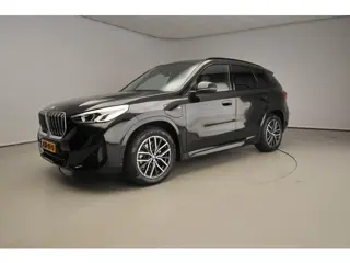 BMW X1 xDrive25e | M-Sportpakket | LED | Navigatie | trekhaak | Sportstoelen | Stoelverwarming | DAB