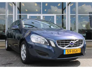 Volvo V60 T3 150PK Automaat Kinetic | ORG. NL | Cruise Control | Trekhaak | Parkeersensoren achter |