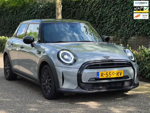 Mini Camden Edition Cooper CarPlay Black Panel Navi 2e Eig NAP NL Zwart DAK & Lm velgen