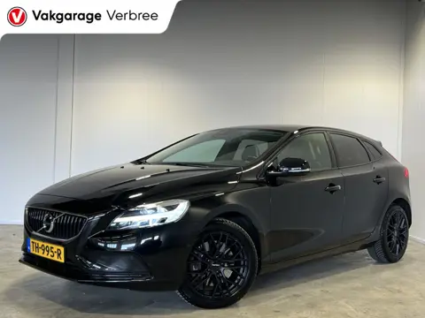 Volvo V40 1.5 T3 Dynamic Edition | Navigatie | LM Velgen 17" | Panoramadak | Voorstoelen Verwarmd | 