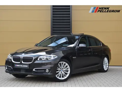 BMW 5 Serie 528xi Luxury Edition * Softclose * Trekhaak * Rondom Camera * Comfortstoelen *