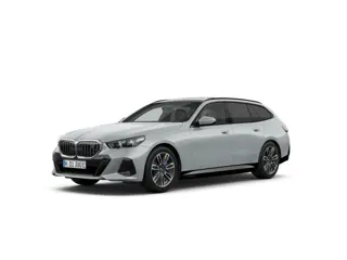 BMW i5 Touring eDrive40 84 kWh | M-Sport | 19" | CoPilot | Panoramadak | Trekhaak | Ventilatiestoele