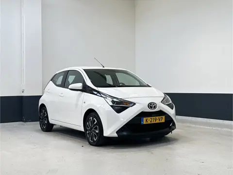 Toyota Aygo 1.0 VVT-i x-play | NL | 1 Eig | Apple Carplay/ Android auto| Navigatie | Camera|