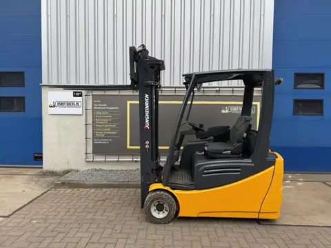 VS-22835 Elektrische heftruck Jungheinrich EFG 220 accu2023
