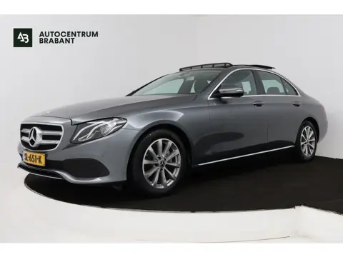 Mercedes-Benz E-klasse 200 Premium (PANORAMADAK, SFEEVERLICHTING, CAMERA, STOELVERWARMING, DEALER ON