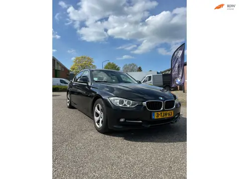BMW 3-serie 320d 2.0 EfficientDynamics Sport High Executive AUT Navi Leer NAP Sedan