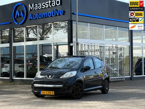 Peugeot 107 1.0-12V Urban Move Exclusive Lage km's 2e eig Airco 5drs in nieuwstaat
