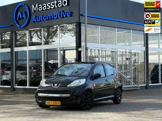 Peugeot 107 1.0-12V Urban Move Exclusive Lage km's 2e eig Airco 5drs in nieuwstaat