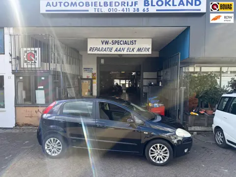 Fiat Grande Punto 1.4-16V Sport/ met onderhoudshistorie, Airco, Sportvelgen, NAP en een nieuwe APK!!