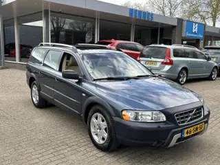 Volvo XC70 2.5T AWD Momentum Schuifdak Hu850 Bluetooth BTW voordeel €400,-