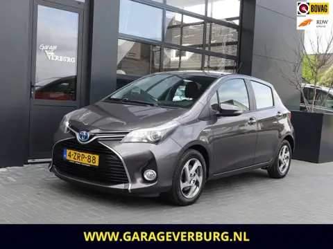 Toyota Yaris 1.5 Hybrid Lease Automaat (Navi,Camera,Cruise,Lm velgen)