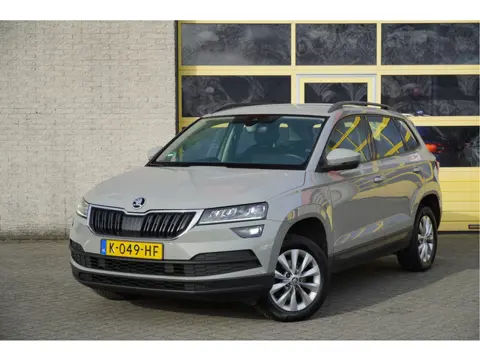 Škoda Karoq 1.5 TSI ACT 150PK! Automaat Business Edition BJ2021 Lmv 16" | Led V+A | Pdc | Trekhaak |