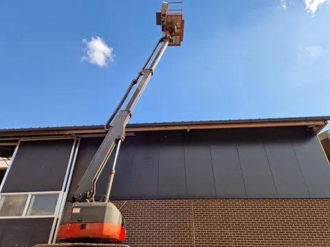 Hoogwerker rupshoogwerker hitachi hx99b