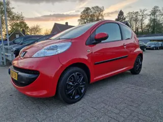 Peugeot 107 1.0-12V XS Urban Move ( APK APRIL 2027)