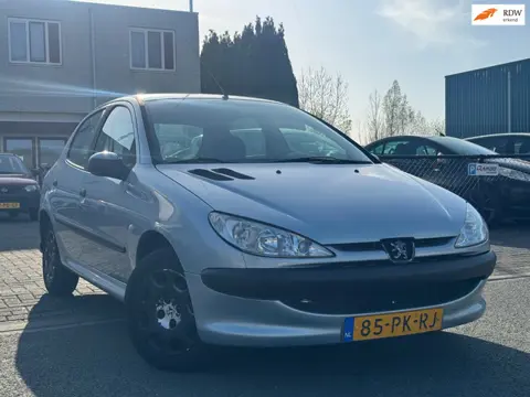 Peugeot 206 1.4 Pop' Art/koppeling slipt/APK 12-2026