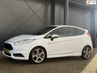 Ford Fiesta 1.6 ST2 182PK, Nieuwe Distributie, Stoelverwarm., Climate, Keyless, Voorruitverw., Nieuw
