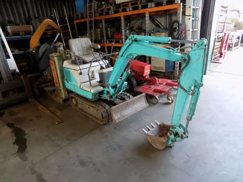 IHI Minigraver 2 cillinder motor diesel.