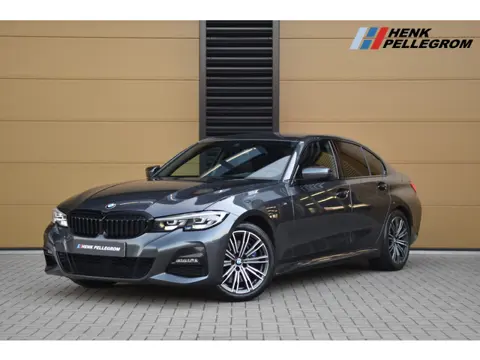 BMW 3-serie 330i High Executive * M-Sportpakket * Hifi *  Live Cockpit Professional *