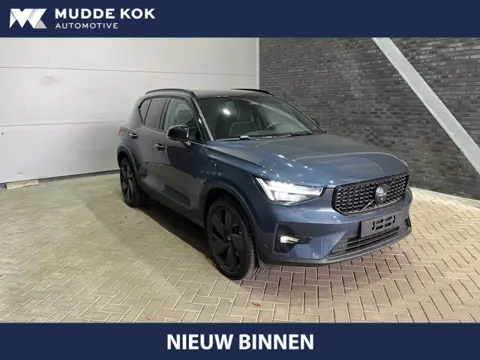 Volvo XC40 B4 Ultra Black Edition | Panoramadak | Trekhaak | 360° Camera | ACC | Stoel+Stuurverwarmi