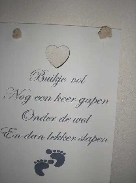 Spreuk voor babykamer op houten bord