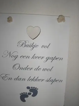 Spreuk voor babykamer op houten bord