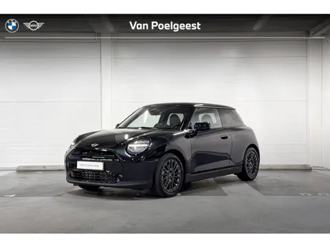 MINI 3-Deurs Cooper E Essential | Head-Up Display | Achteruitrijcamera | Stoelverwarming