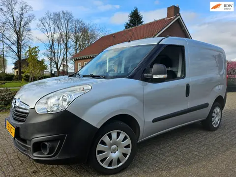 Opel Combo 1.4 Turbo 120pk Benzine met Airco, PDC, Navigatie, Zijdeur