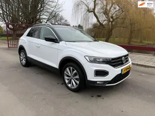 Volkswagen T-Roc 1.5 TSI Sport Business AUTOMAAT / PANO / ACC / LINE ASSIST / CAMERA / LED / ELEK KL