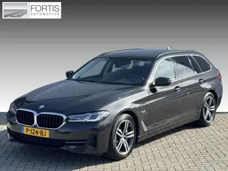 BMW 5-serie Touring 520e Business Edition Plus NL-AUTO | LEDER | PDC