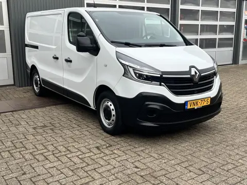 Renault Trafic 2.0 dCi L1H1 120pk Airco Cruise controle Kastinrichting Trekhaak 2000kg trekgewicht 2