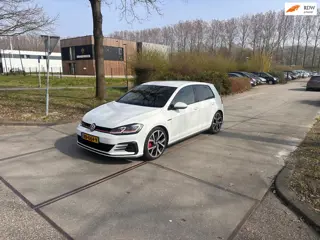 Volkswagen Golf 2.0 TSI GTI Performance Business VIRTUAL.CAMERA.NAVI.