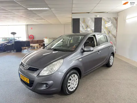 Hyundai I20 1.2i i-Drive Apk Nieuw,Airco,Bluetooth,Trekhaak,Aux,N.A.P,2 sleutels+Boekjes,Topstaat!!