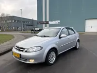 Daewoo Lacetti 1.8-16V Class 125 PK. Origineel slechts 73.000 KM !!! Rijdt helemaal nieuw !! Distrib
