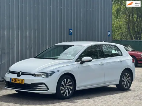 Volkswagen GOLF 1.4 eHybrid Plug-In DSG / StuurwVerw / CarPlay / Elekstoelen