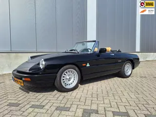 Alfa Romeo Spider 2.0 met Alfaholics velgen