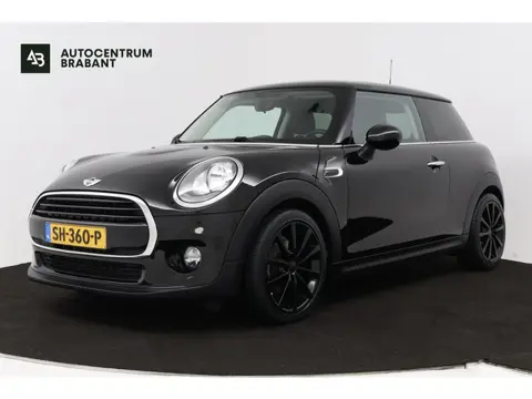 Mini Mini 1.5 Cooper Business (NAVIGATIE, CRUISE, PARKEERSENSOREN, STUURBEDIENING)