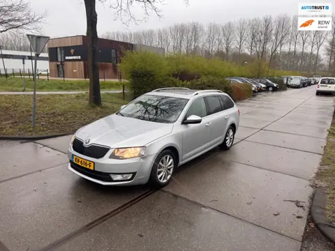 Skoda Octavia Combi 1.6 TDI Greentech Ambition Business Clima.Navi.Pano
