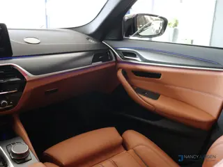 BMW 5 Serie Touring 530i xDrive | M-Sport | Pano | Luchtvering | 4 Wiel Besturing | Leer | Ambiente 