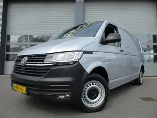 Volkswagen Transporter 2.0 TDI L2H1 150 pk automaat , 3 zits , navigatie , airco camera