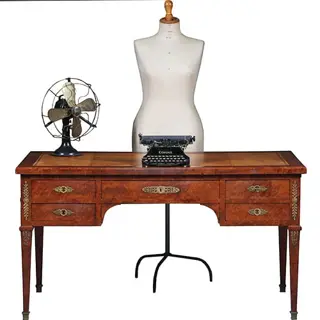 Chique Napoleon III bureau plat ca 1870 Thuyawortel en goud gestempeld  leer