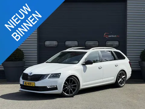 Skoda Octavia Combi 2.0 TDI Greentech Style Business | Panoramdak | Navigatie | DAB | Lichtmetalen V