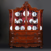 Grote noten met wortelnoten porseleinkast  ca 1870 Willem III tijd